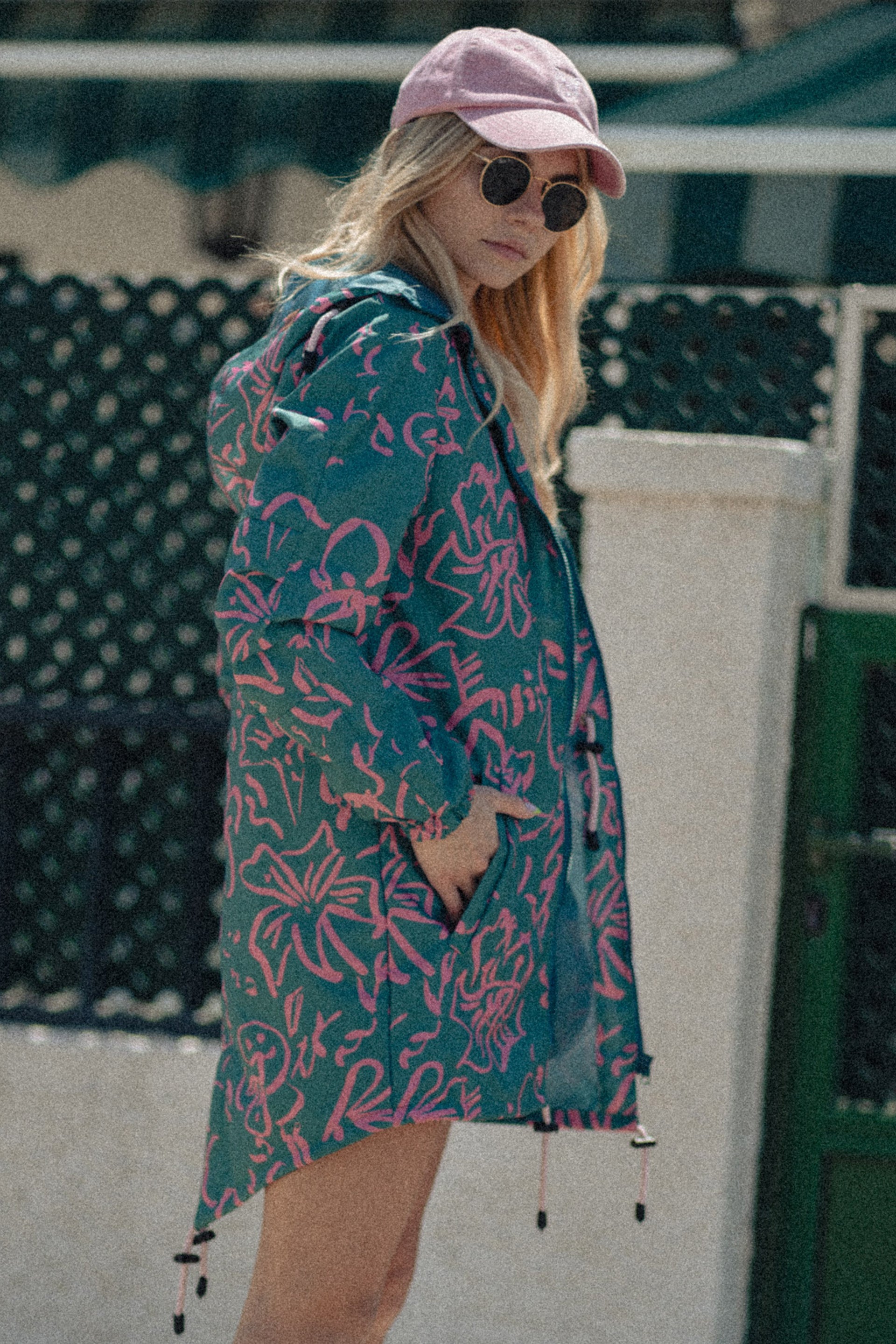 KURTKA ABSTRACT FLOWERS GREEN RAIN