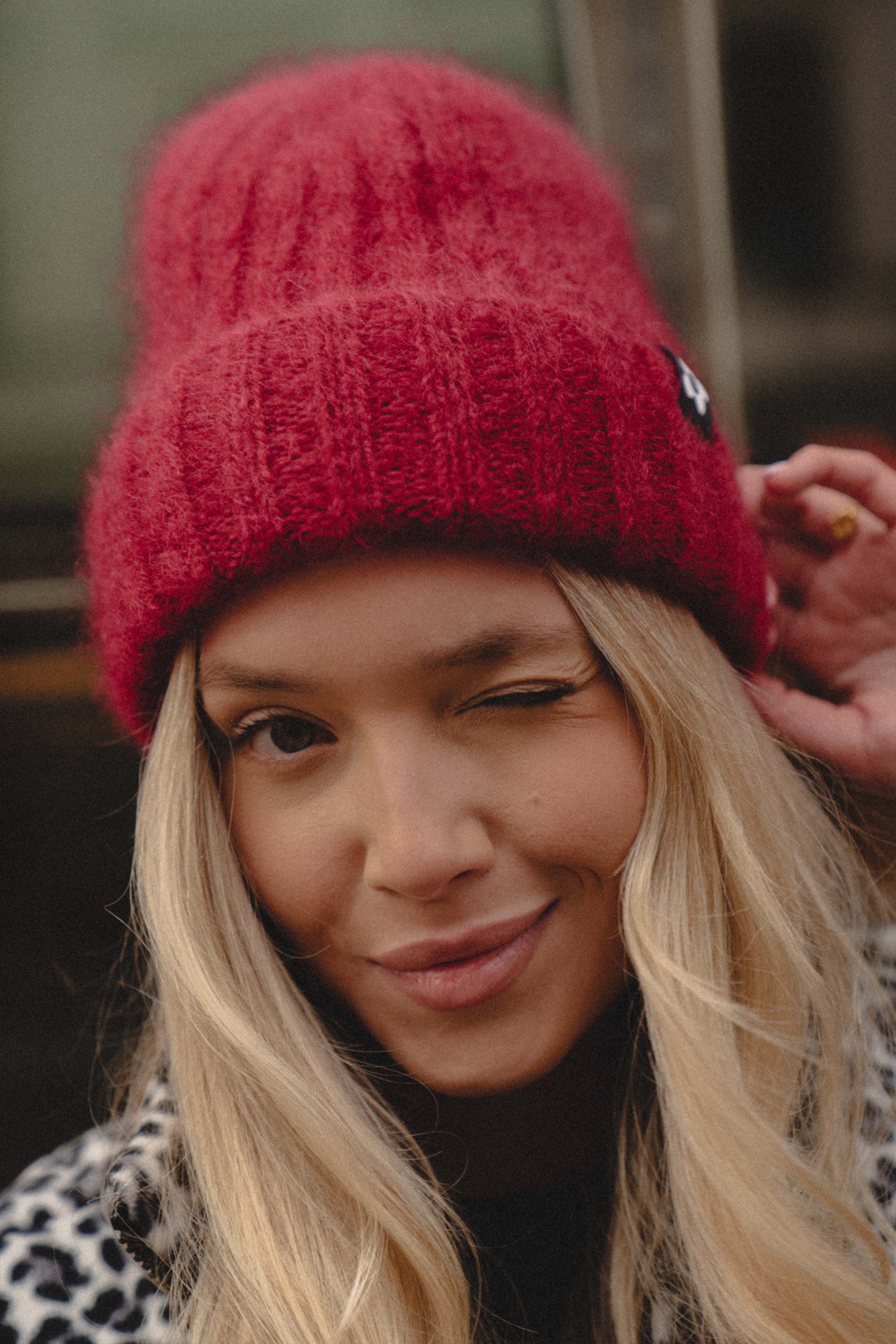 CZAPKA MOHER FLUFFY CHERRY