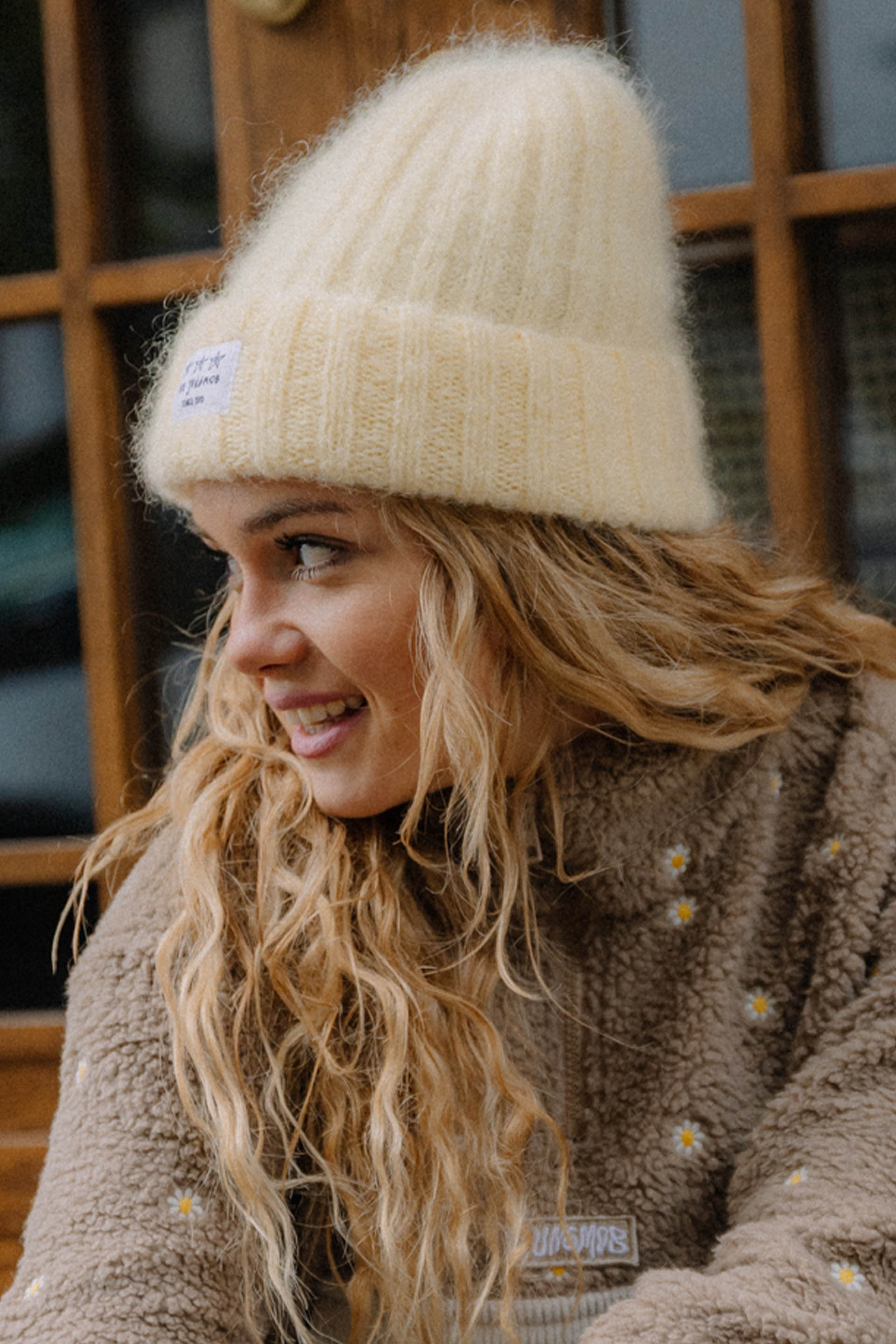 CZAPKA MOHER FLUFFY BUTTER