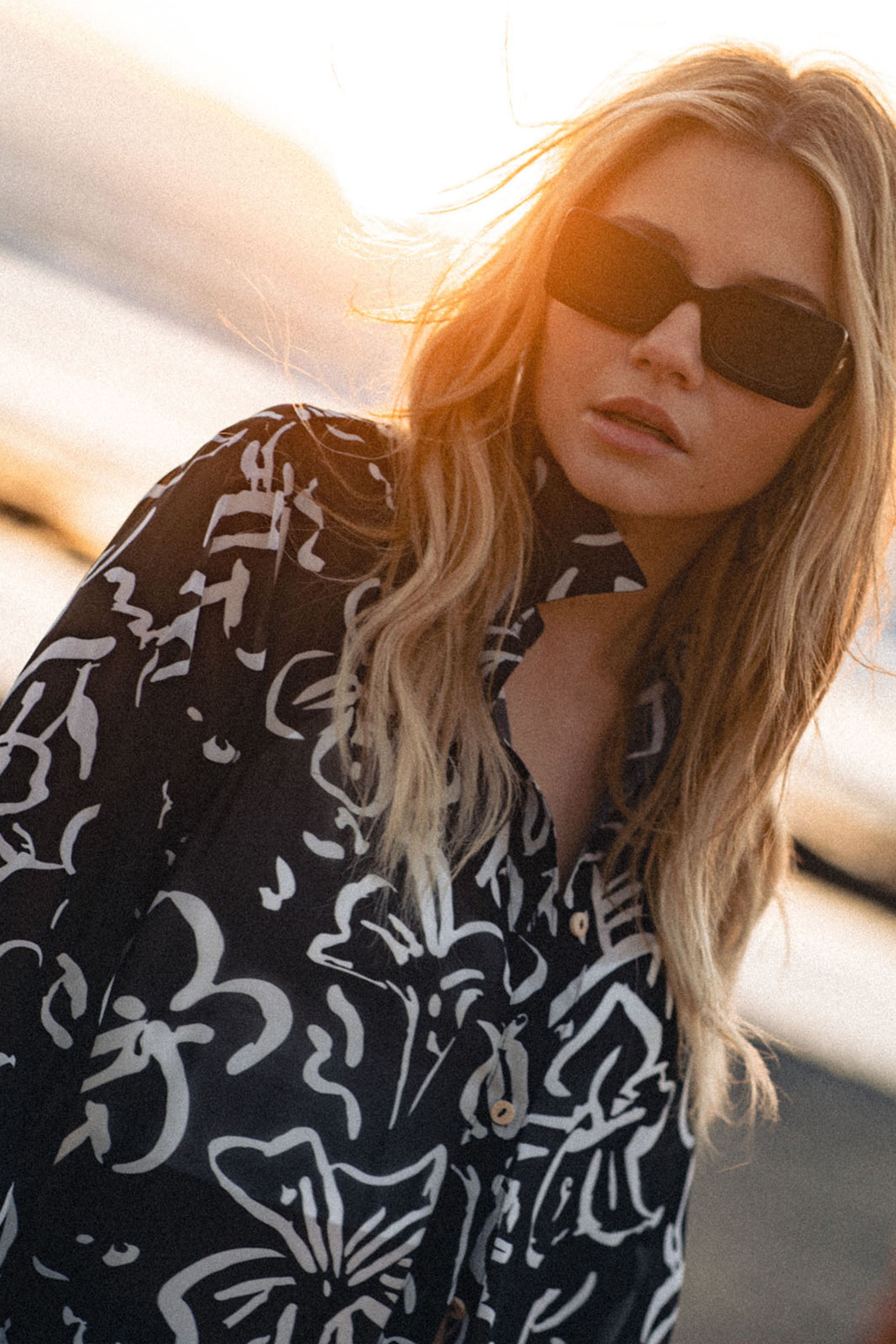 KOSZULA ABSTRACT FLOWERS BLACK