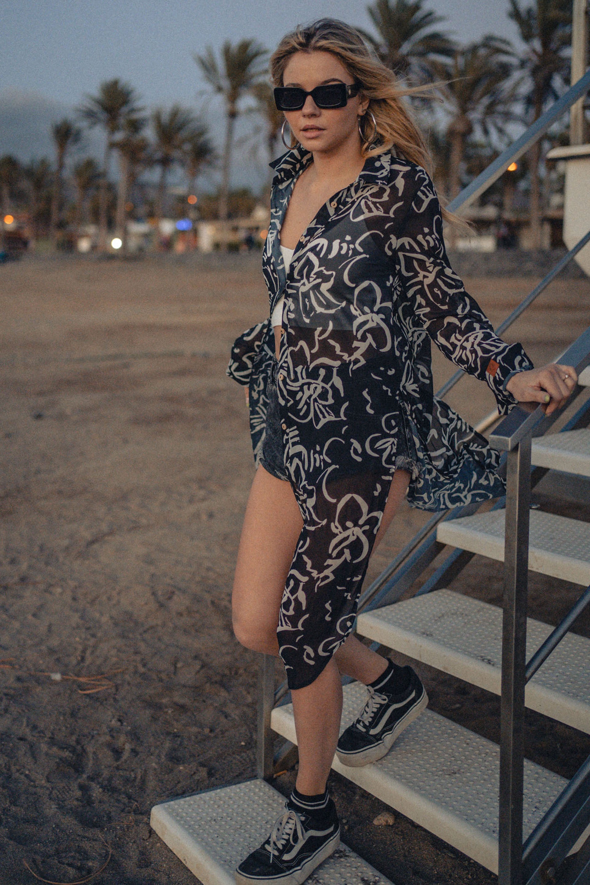 KOSZULA ABSTRACT FLOWERS BLACK