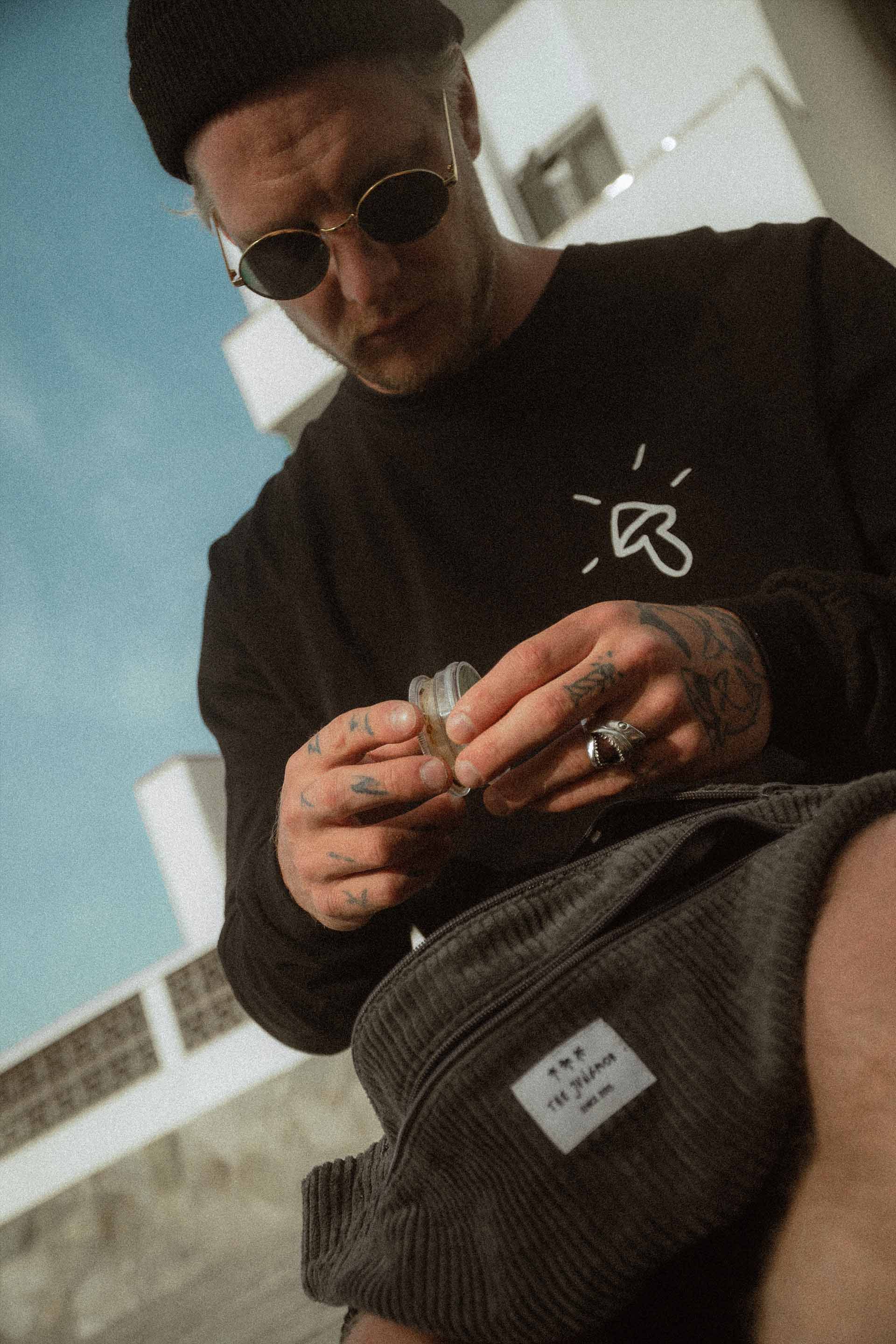 LONGSLEEVE NATURE IS OK BLACK MEN