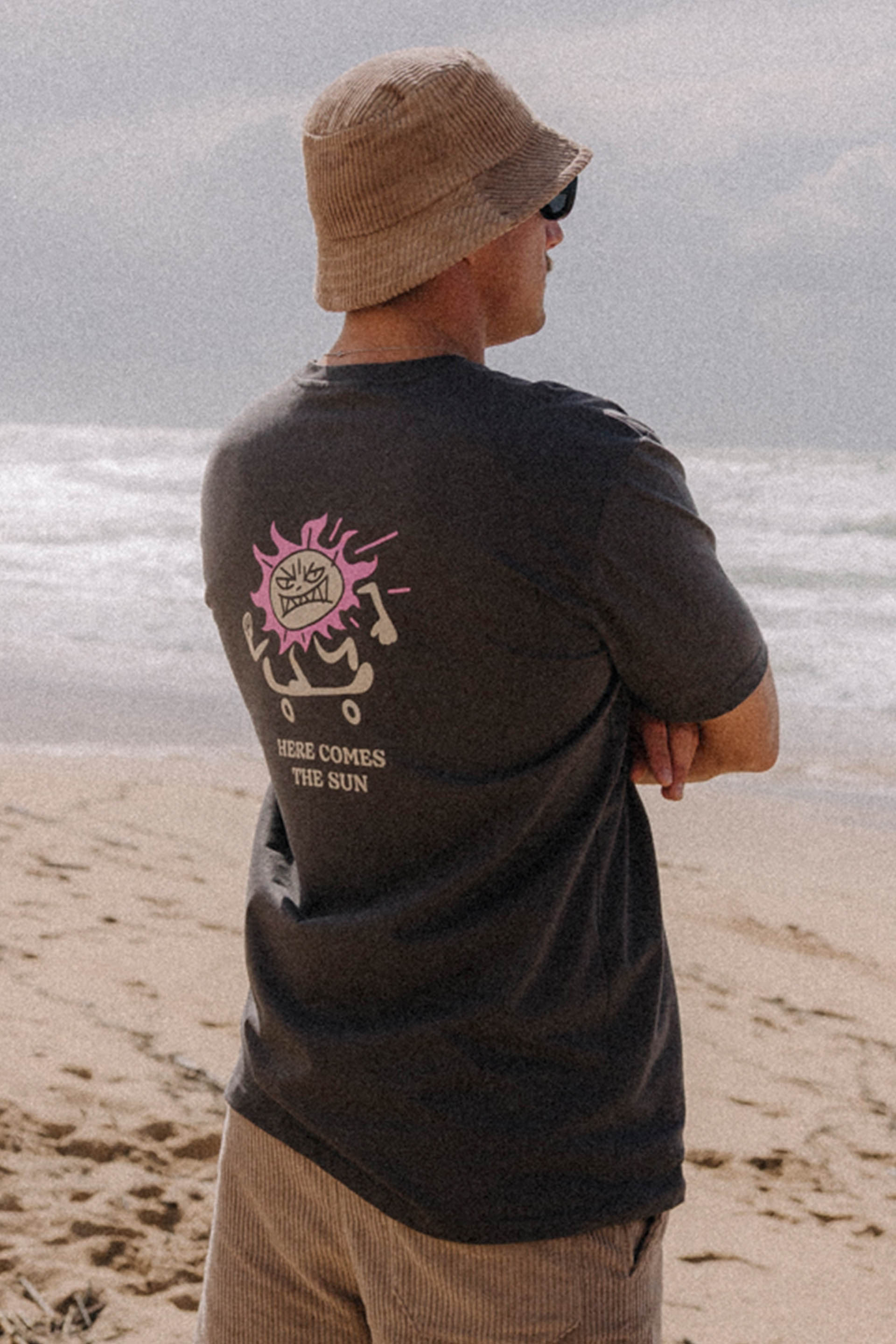 T-SHIRT HERE COMES THE SUN GRAPHITE MEN