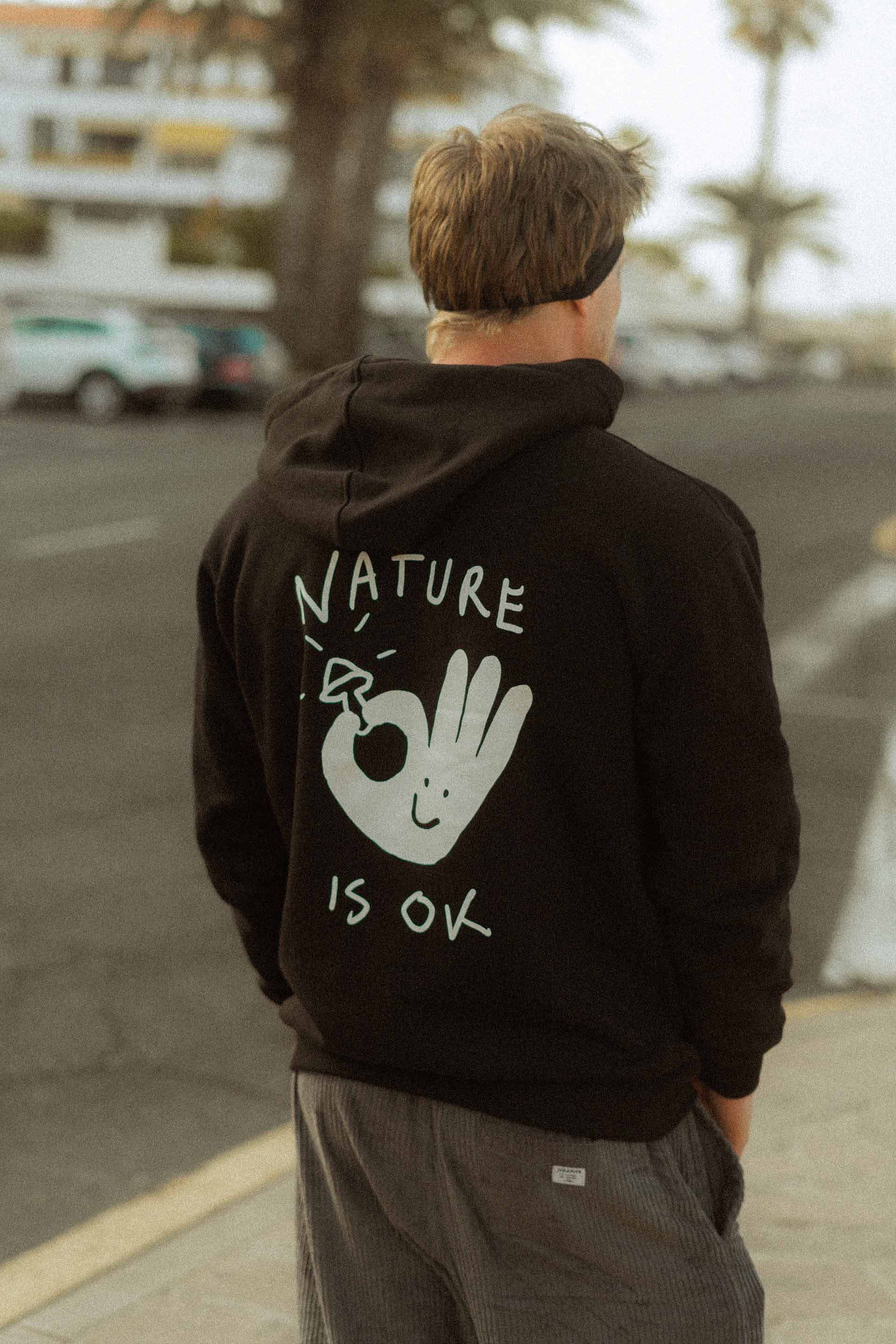 BLUZA UNISEX NATURE IS OKAY BLACK MEN