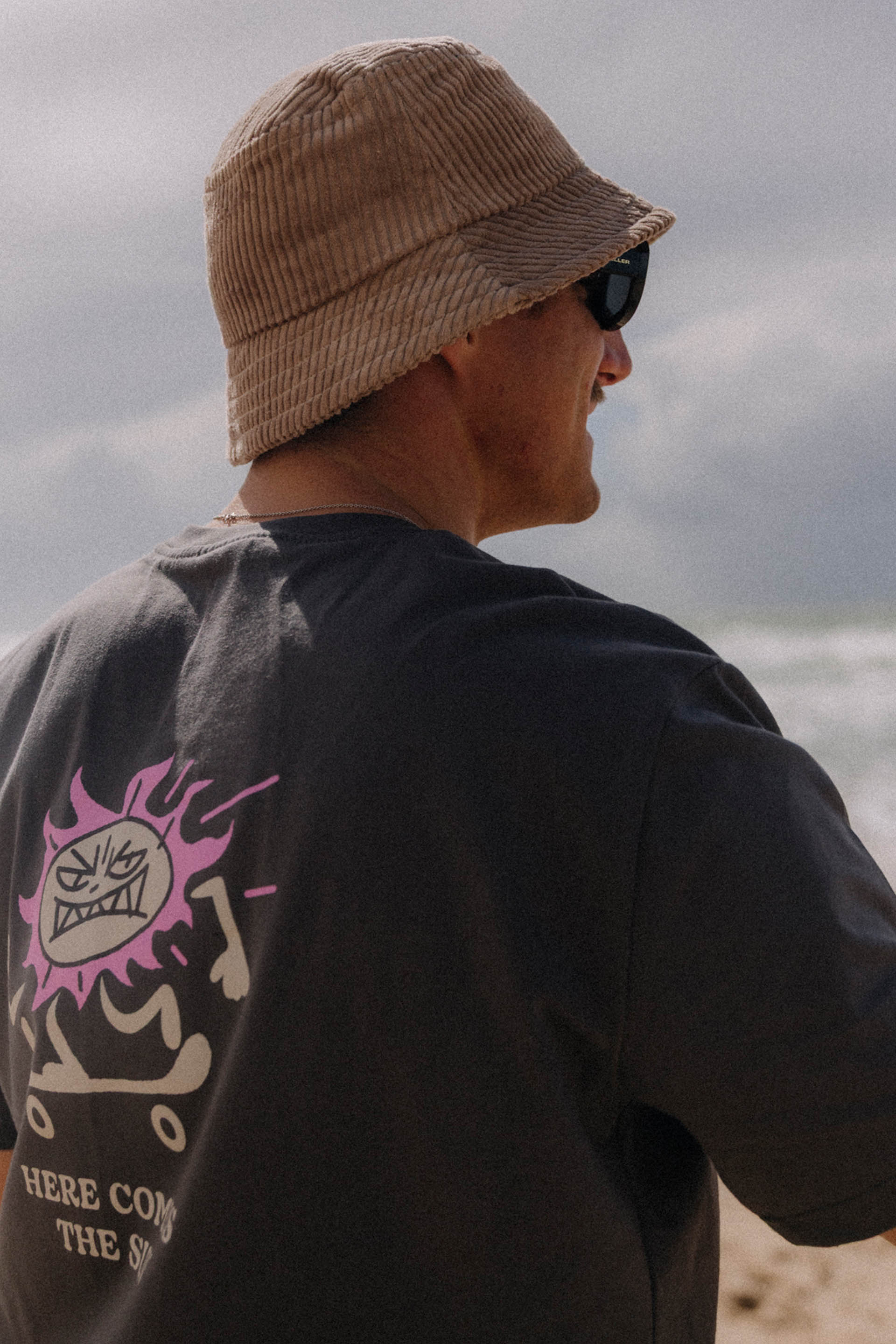 T-SHIRT HERE COMES THE SUN GRAPHITE MEN