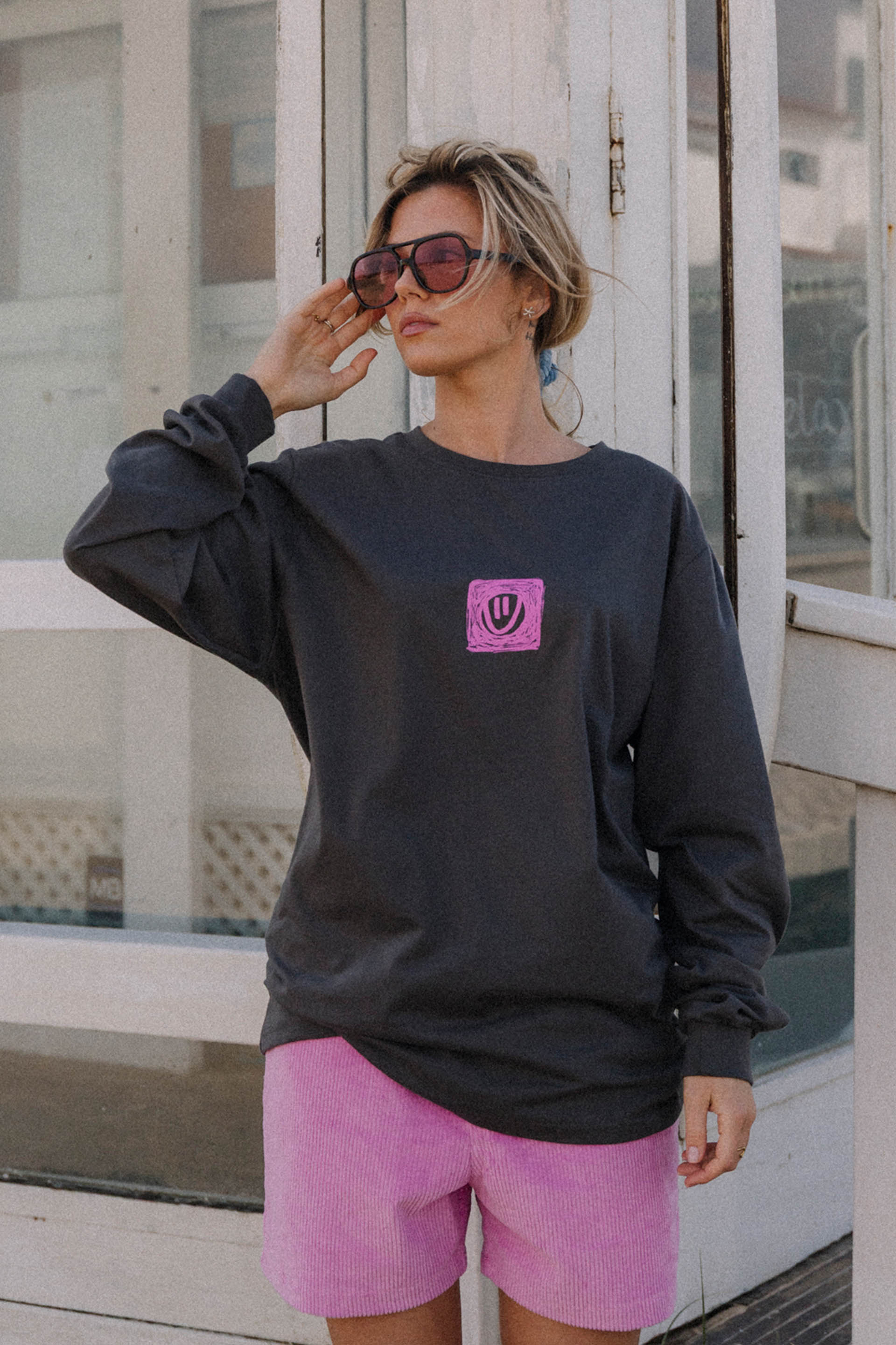 LONGSLEEVE SMILE BACK GRAPHITE