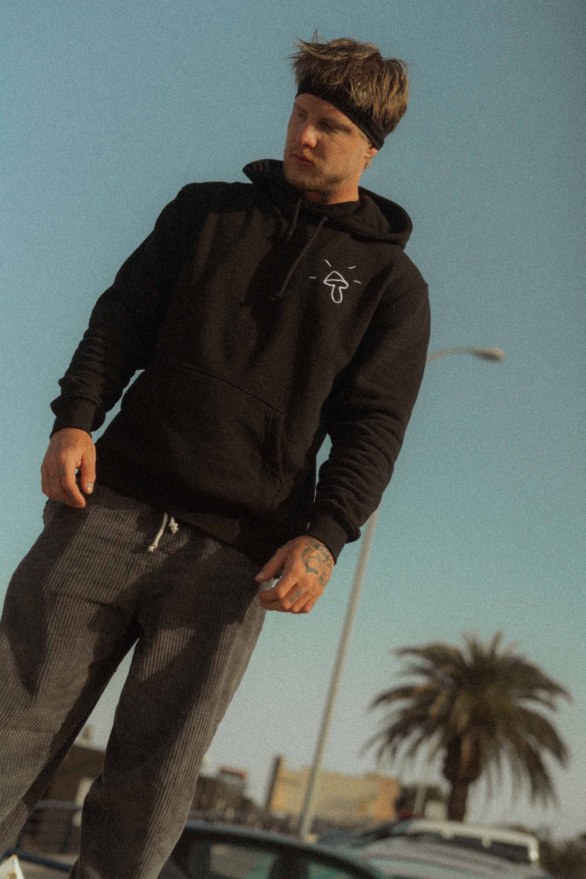 BLUZA UNISEX NATURE IS OKAY BLACK MEN