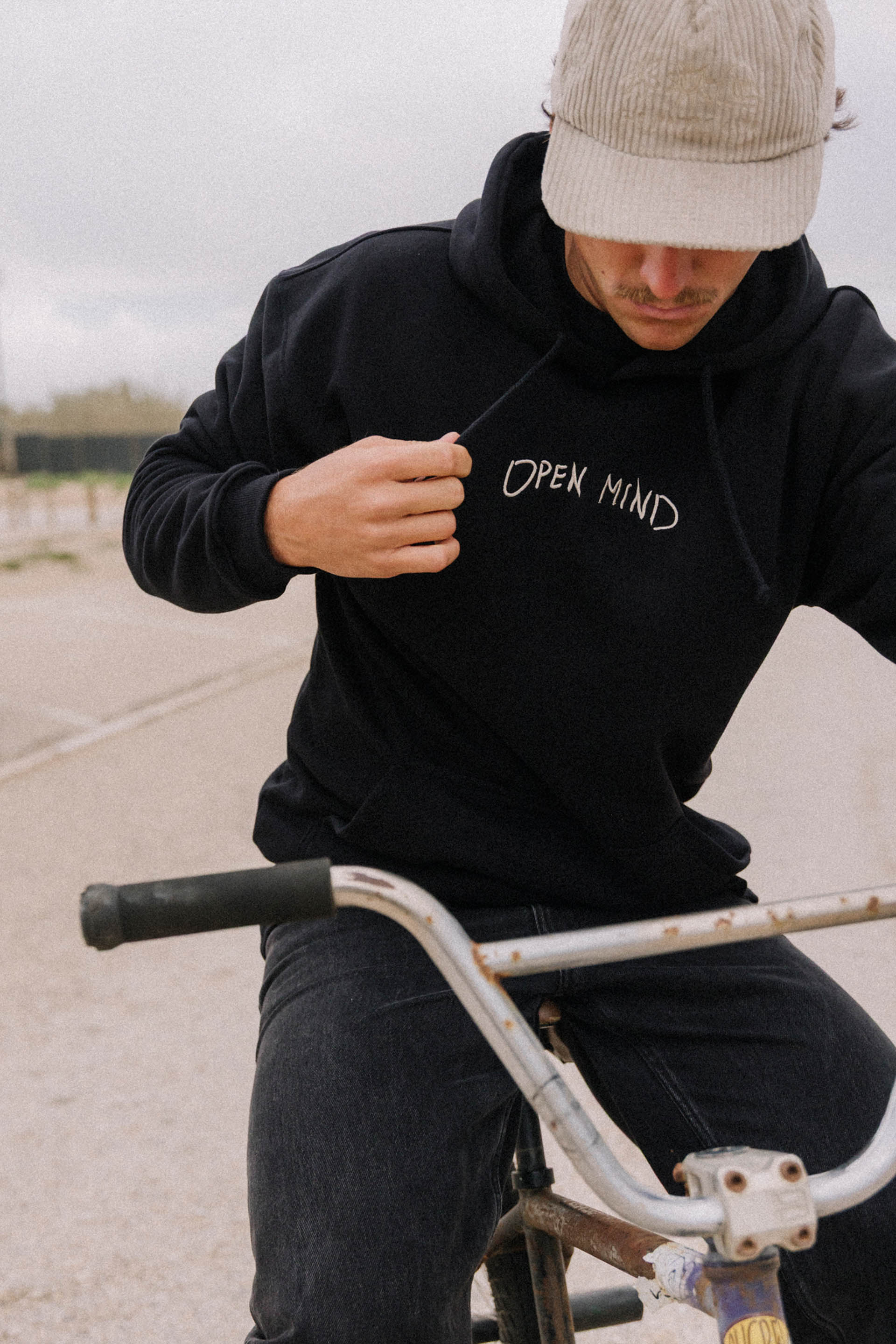 BLUZA OPEN MIND BLACK