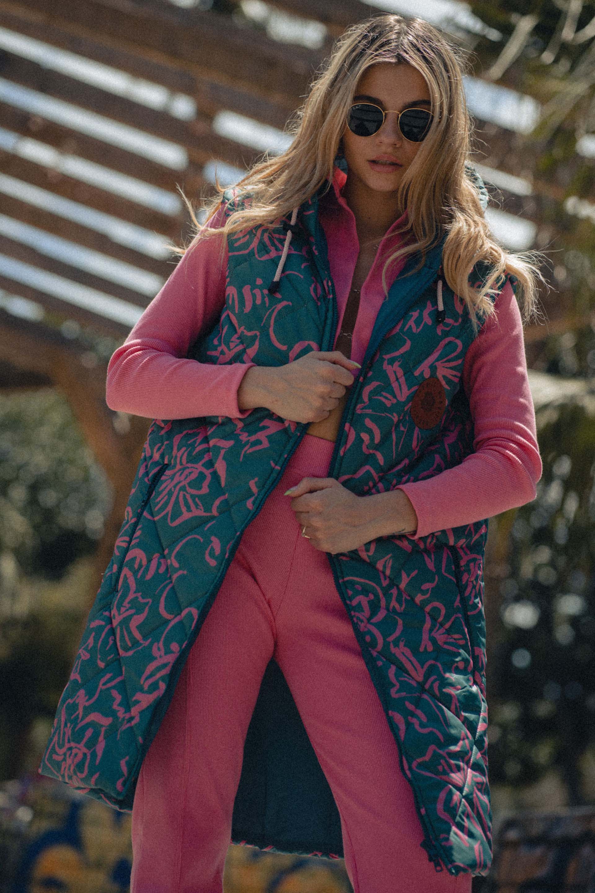 KAMIZELKA ABSTRACT FLOWERS GREEN LONG