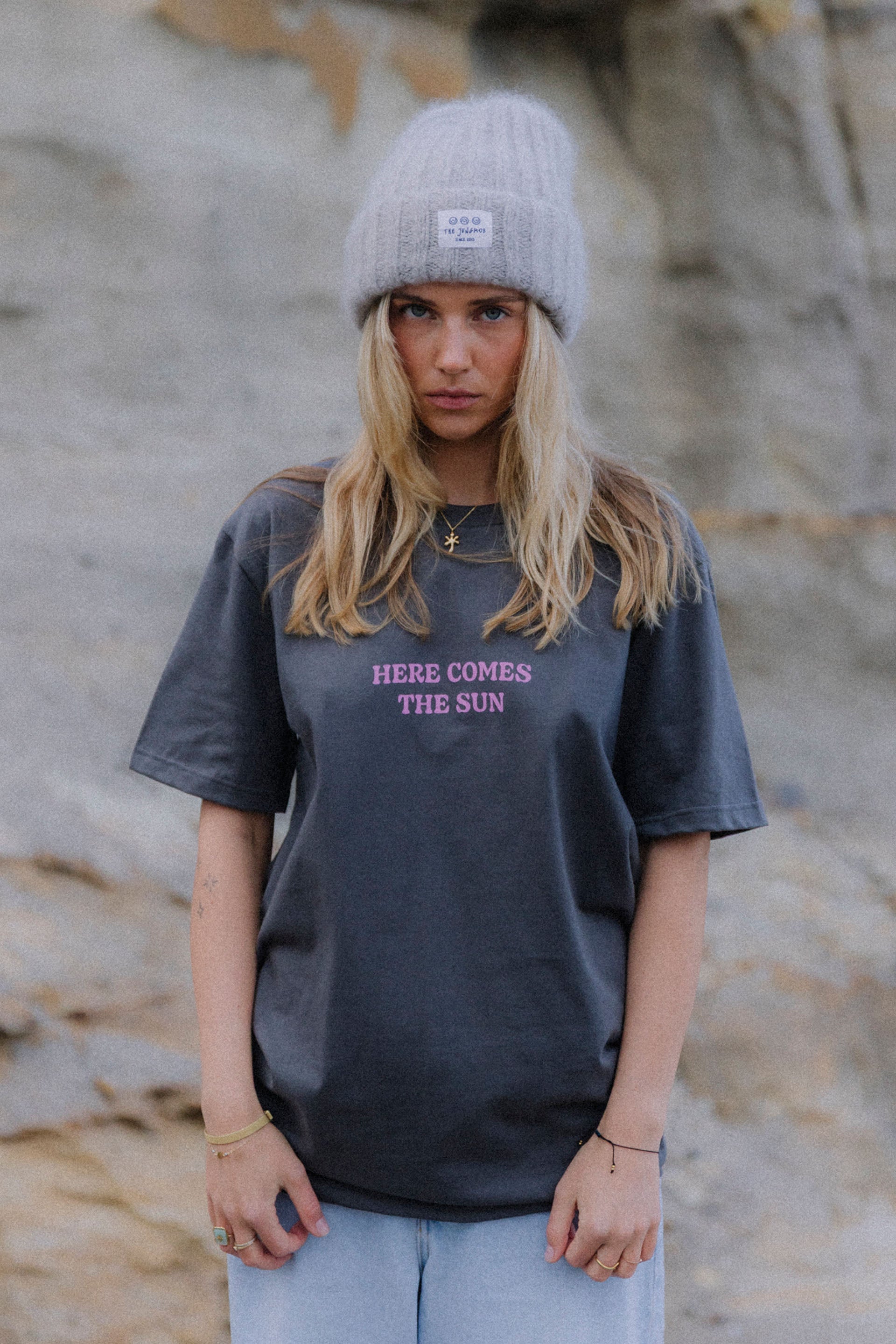 T-SHIRT HERE COMES THE SUN GRAPHITE