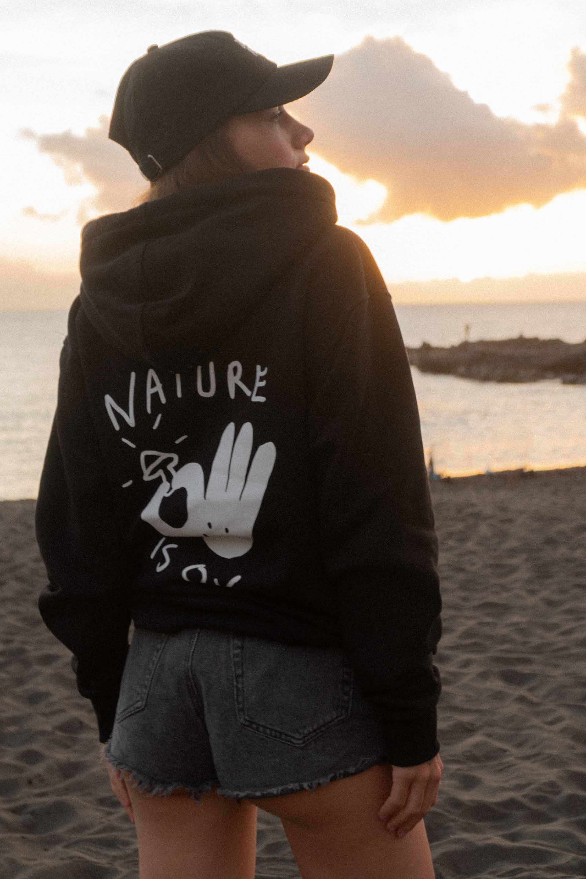 BLUZA UNISEX NATURE IS OKAY BLACK WMN