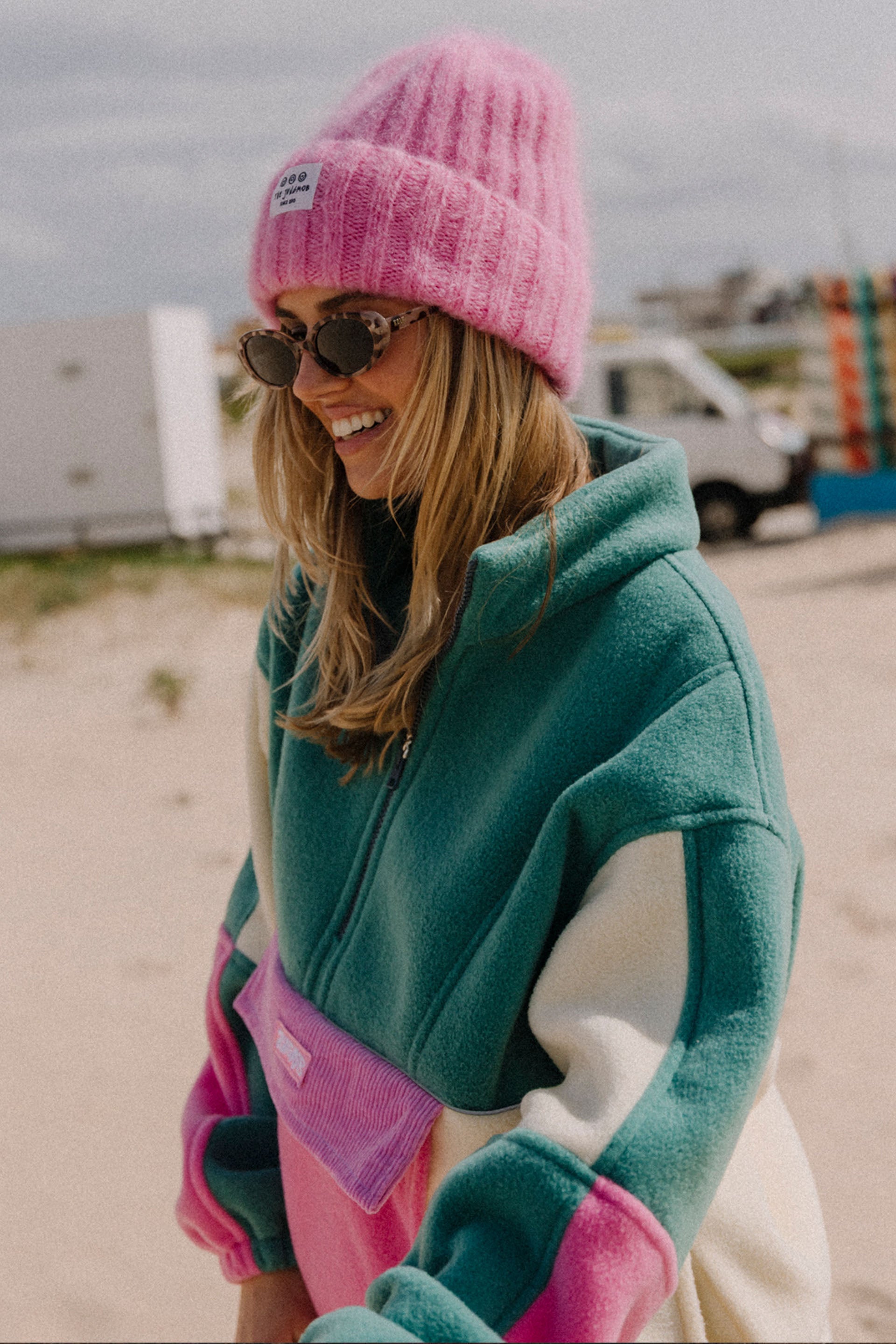 CZAPKA MOHER FLUFFY BUBBLE GUM