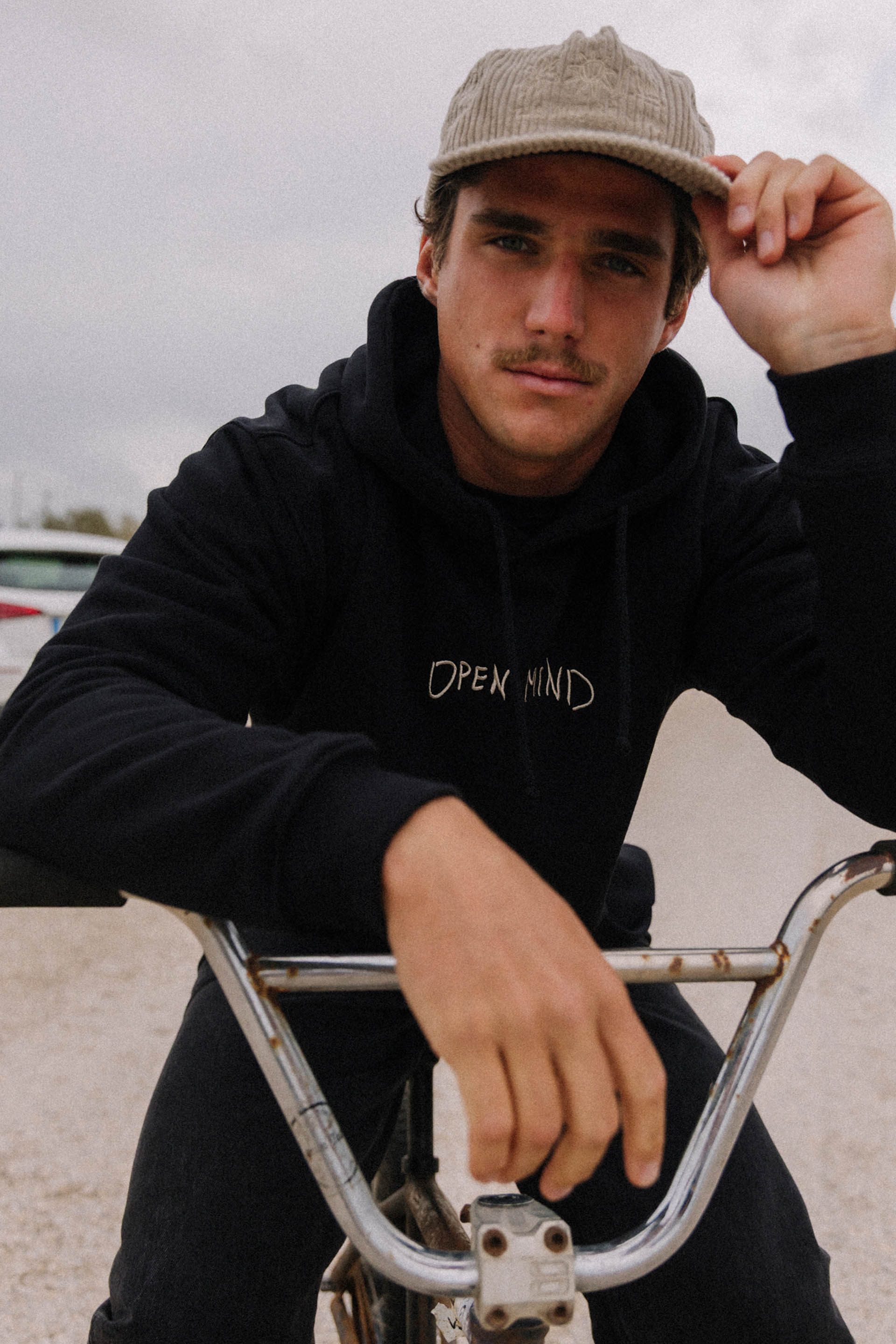 BLUZA OPEN MIND BLACK