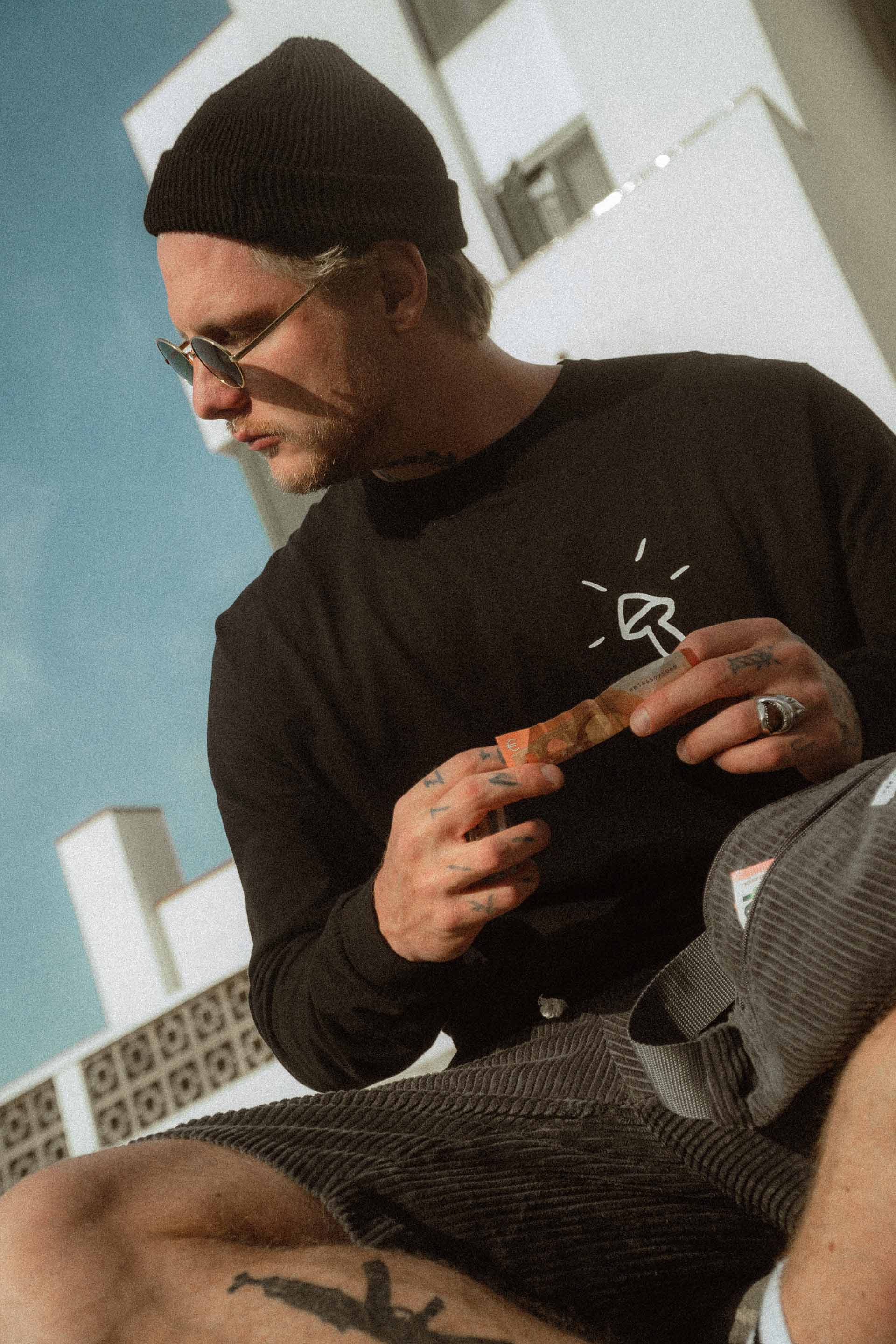 LONGSLEEVE NATURE IS OK BLACK MEN