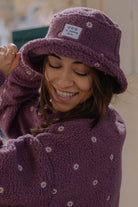 KAPELUSZ LUCKY DAISY LAVENDER BUCKET