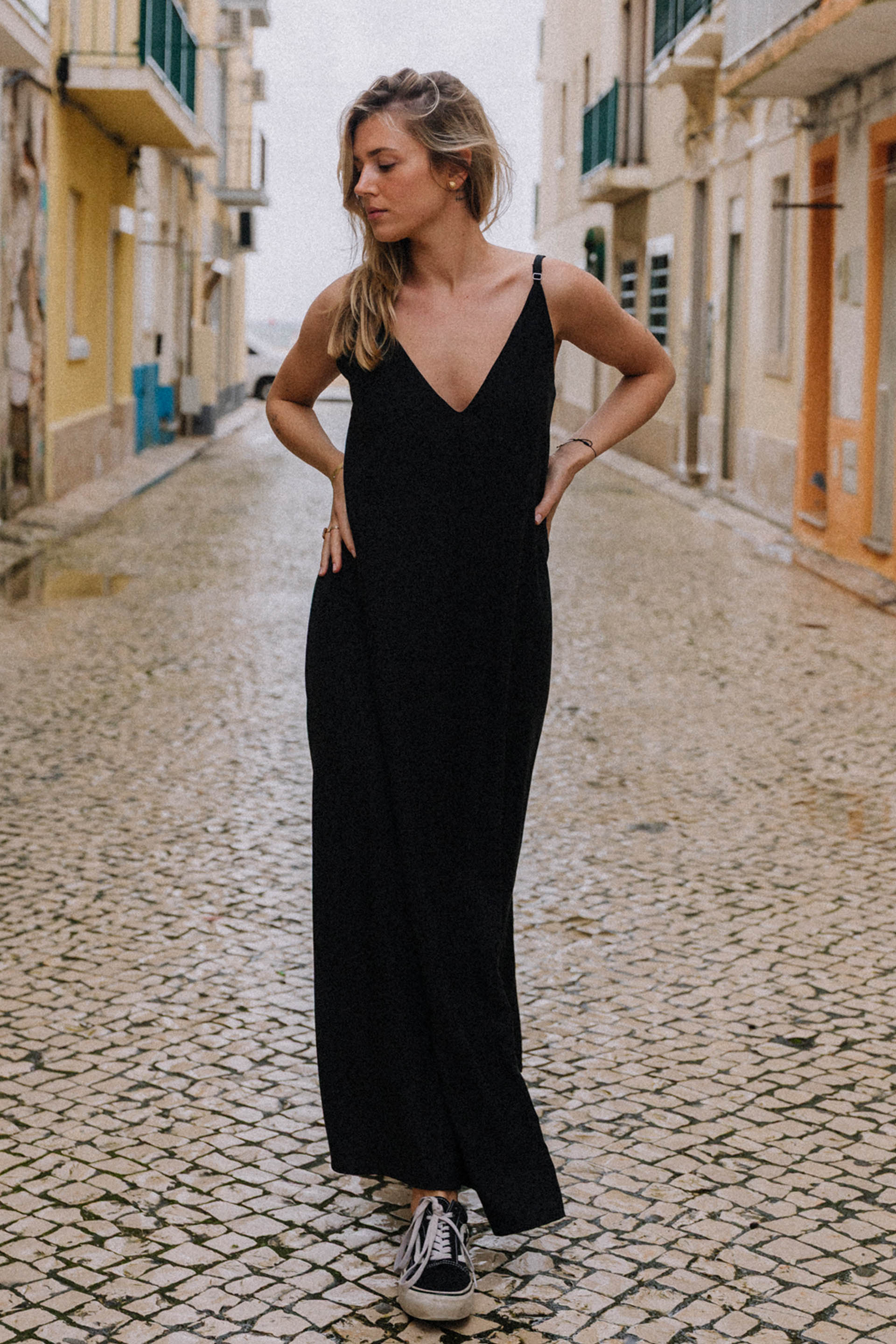 SUKIENKA MADEIRA BLACK